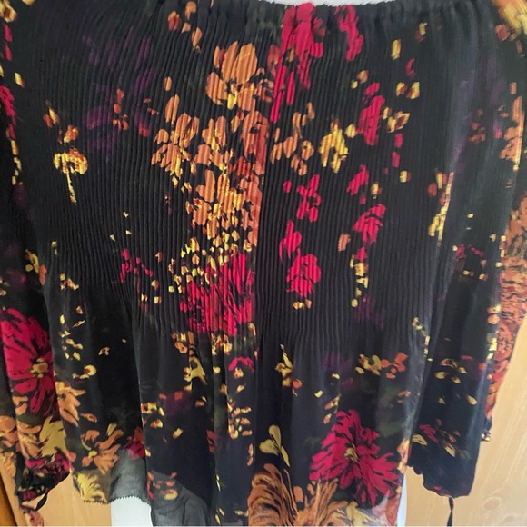 Aritzia Wilfred • Talence Off The Shoulder Floral Blouse in Black/Rose - Picture 7 of 12
